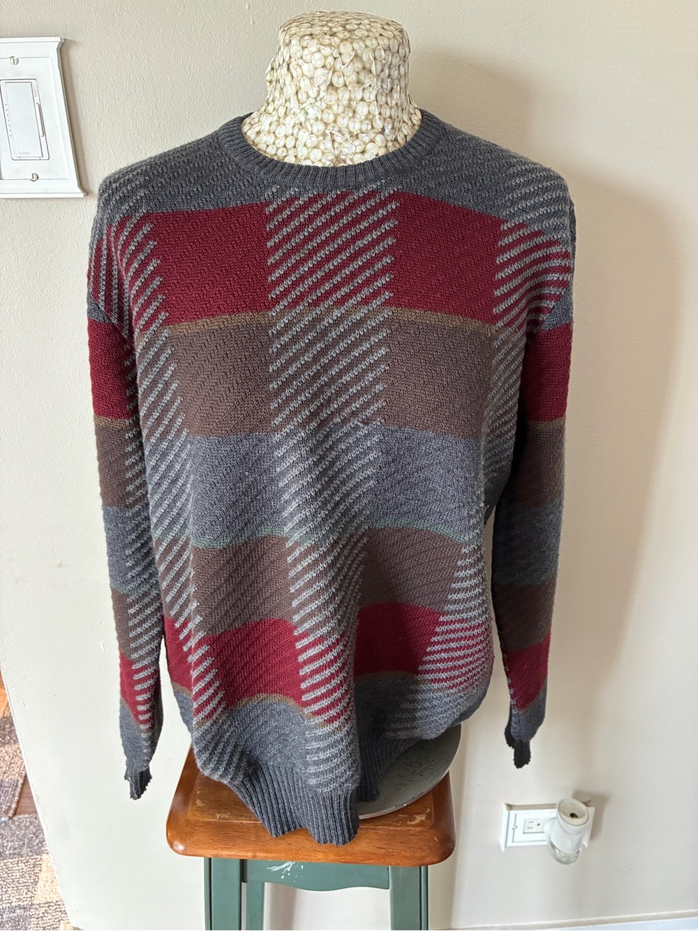 Vintage Lord & Taylor Men's Crewneck 100% virgin Wool Sweater